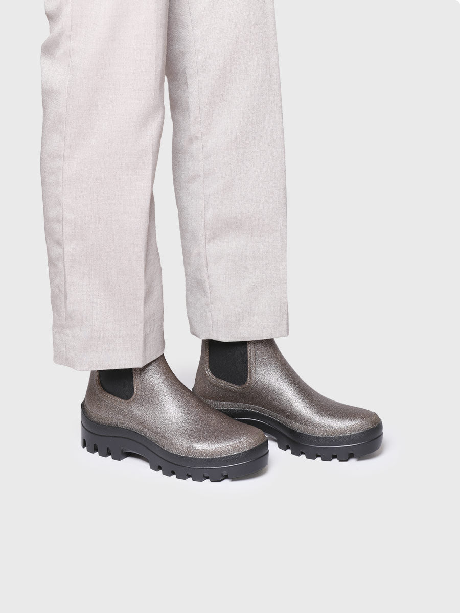 GLOSSY FINISH RAIN BOOT