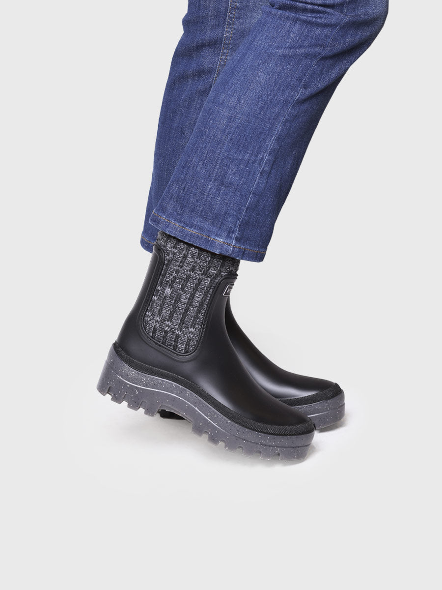 BLACK MATTE FINISH RAIN BOOT