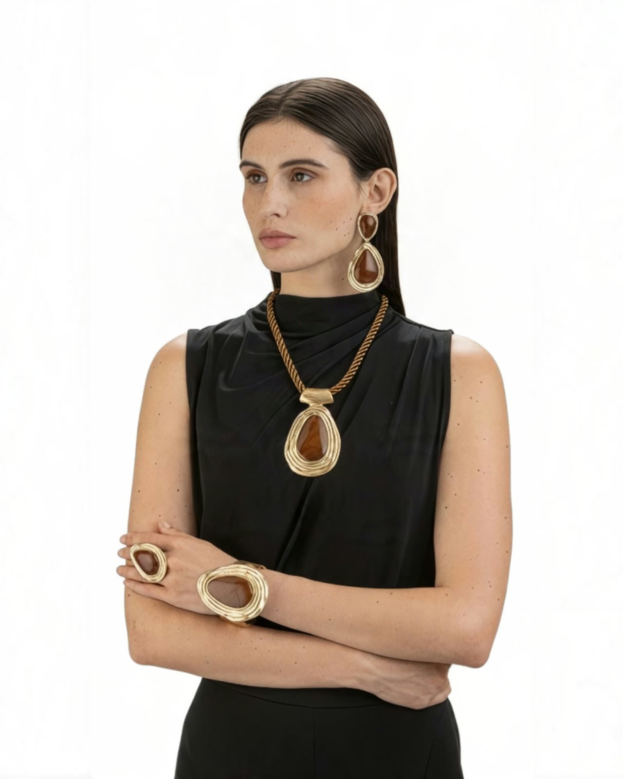 BROWN NECKLACE