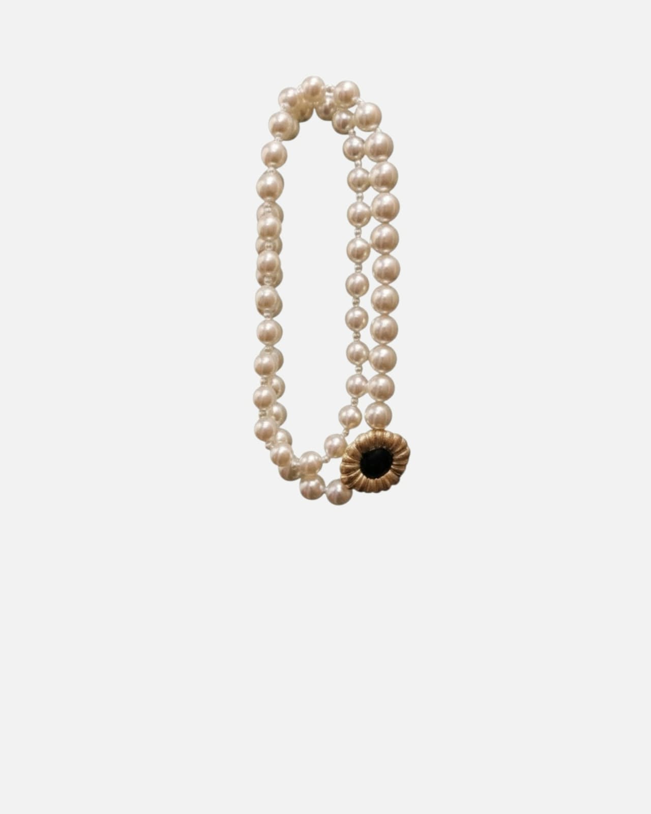WHITE NECKLACE