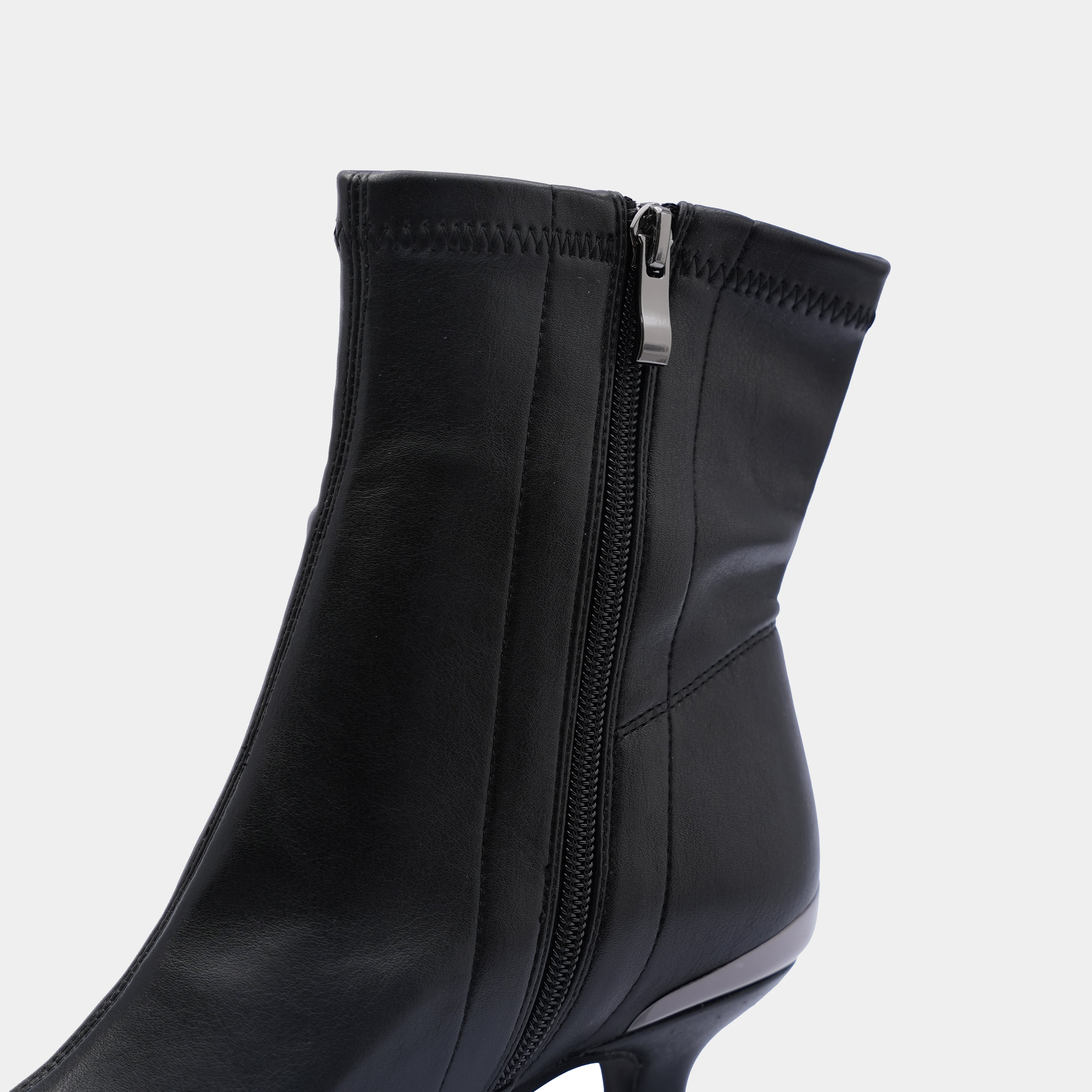 BLACK HEELED ANKLE BOOTS