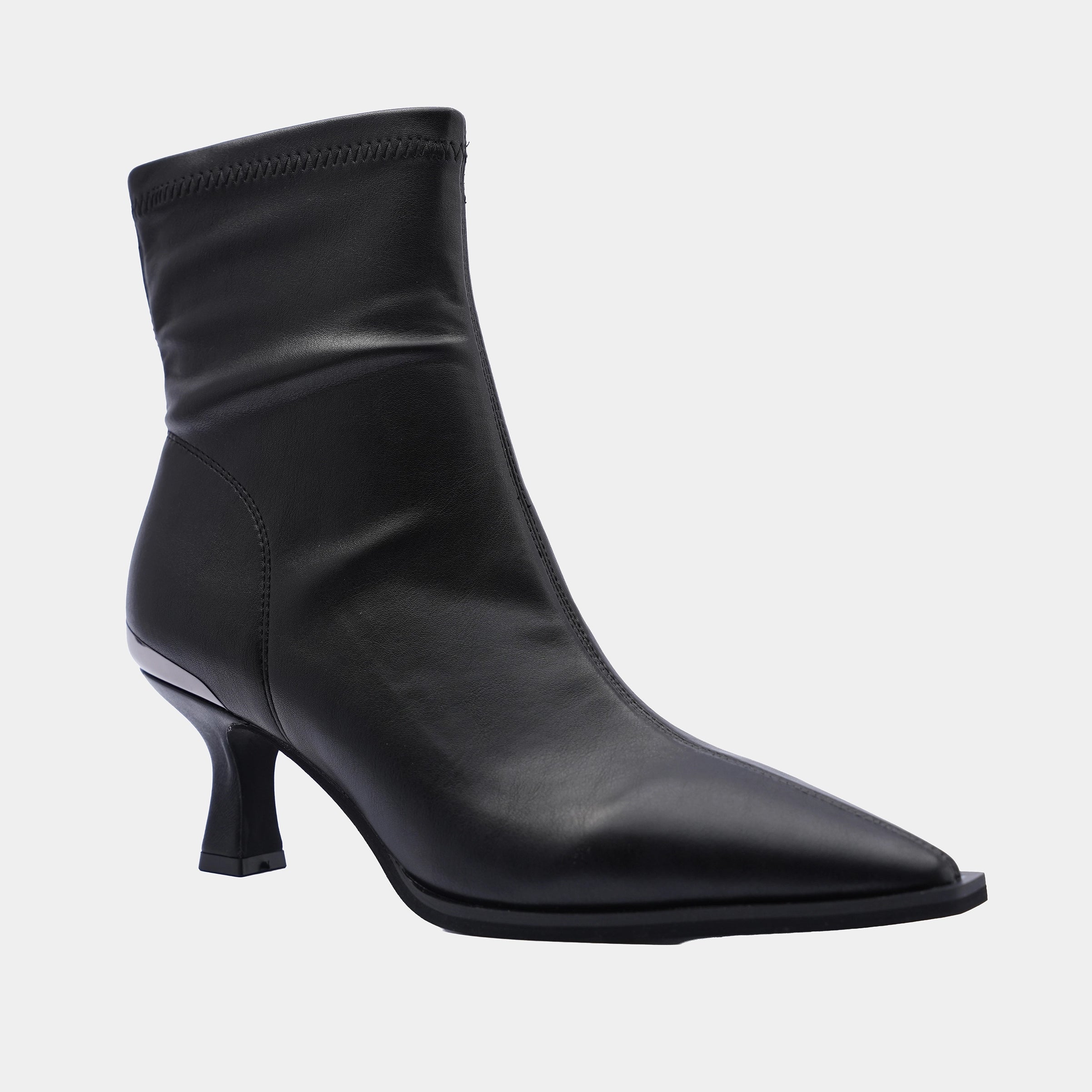 BLACK HEELED ANKLE BOOTS