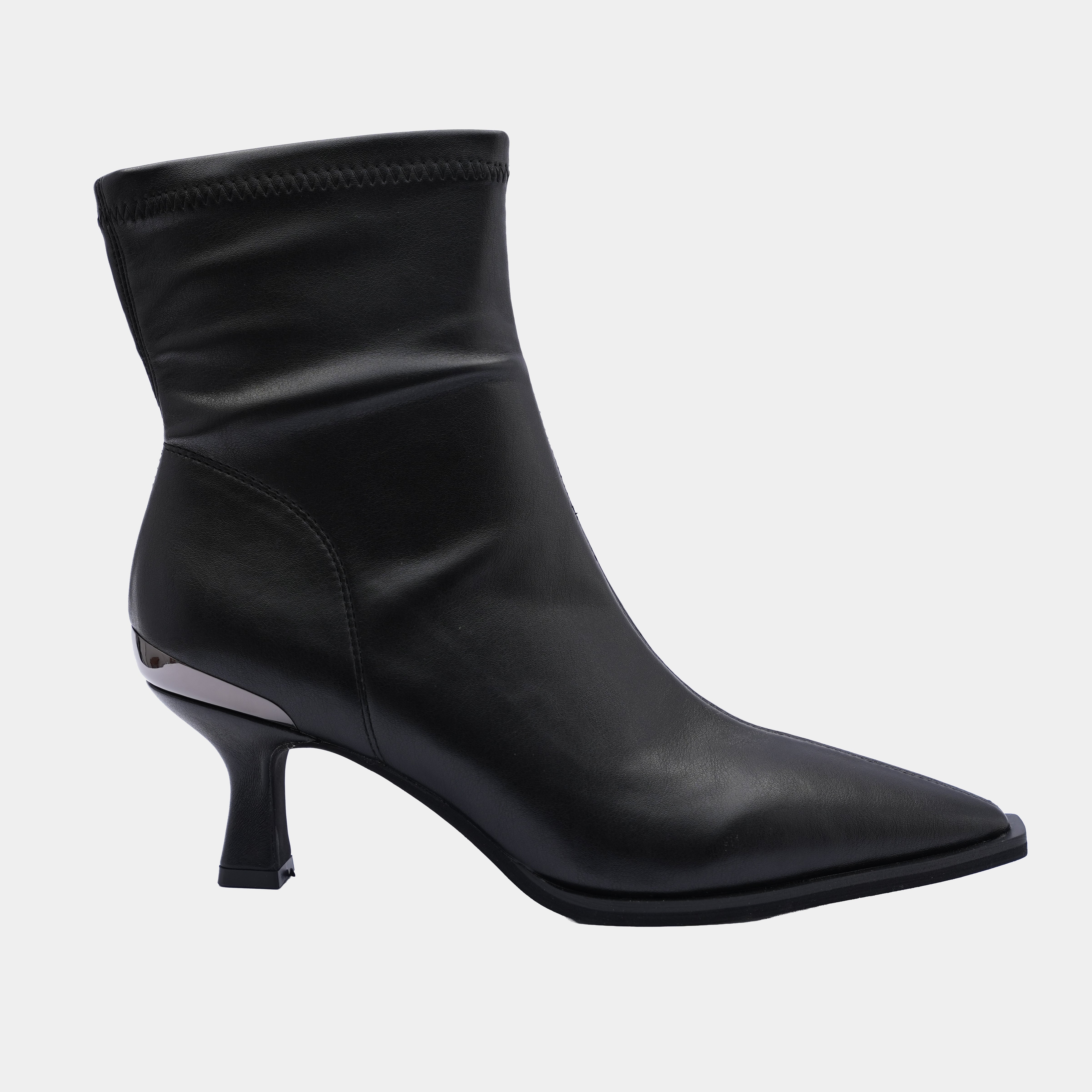 BLACK HEELED ANKLE BOOTS