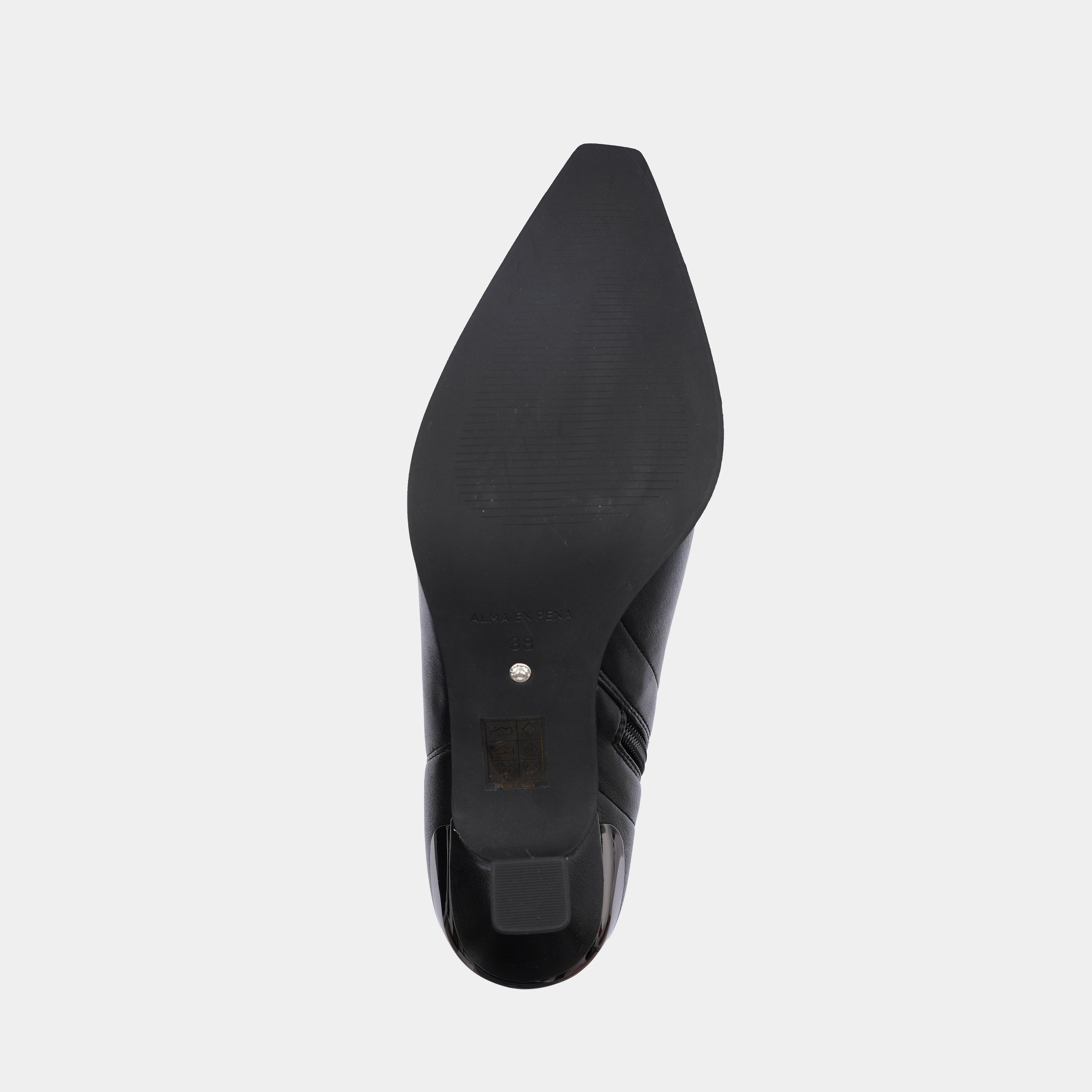 BLACK HEELED ANKLE BOOTS